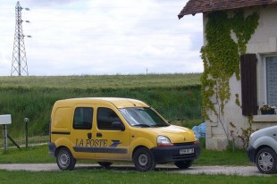La voiture du facteur de La Poste