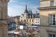 mairie-placeAbelSurchamp