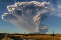 Ceci n'est pas un volcan d'Auvergne.
(Volcan Calbuco, Chili, photo prise le 24 avril 2015)