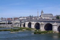 800px-Blois.Loirebruecke.wmt