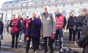 Rassemblement des Atsem et de leurs syndicats FO, FA-FPT, CGT, mercredi 14 décembre 2016, rue de la légion d'honneur (Paris, VII).