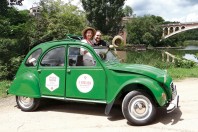 Une 2CV est équipée en office de tourisme mobile à Gaillac