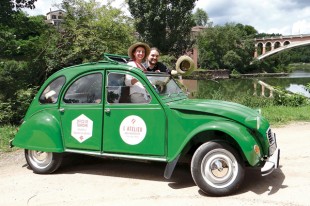 Une 2CV est équipée en office de tourisme mobile à Gaillac