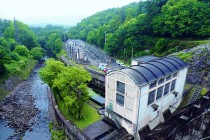 La centrale hydroélectrique de Rophémel, rachetée par EBR, doit être rénovée courant 2017. Elle fournira un quart des besoins électriques du réseau.