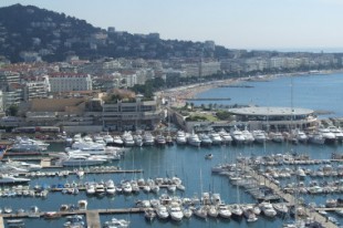 Cannes_-_port_et_croisette  credit Christophe.Finot-Wikipedia