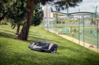 Photo 2 – Tous les espaces verts et terrains de jeux vont-il passer progressivement aux robots de tonte © Husqvarna