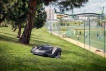 Photo 2 – Tous les espaces verts et terrains de jeux vont-il passer progressivement aux robots de tonte © Husqvarna