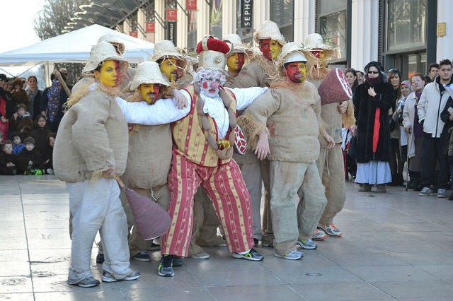 Sent Pançard et ses "palhassos" au Carnaval Biarnés de Pau en 2016 ©Unuaiga CC BY SA 40 via Wikimedia