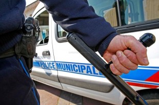 tonfa matraque arme pm police