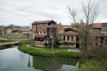 Dans le Tarn, Graulhet aurait pu s'éteindre avec la disparition de ses manufactures de cuir. Leur reconversion a finalement donné un second souffle à la ville.