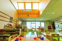 Trois fois dans la journée, l'air de la classe est automatiquement renouvelé, ce qui permet de réduire de 30% la teneur en CO2.