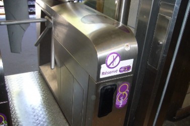 Validateur_Navigo_Metro-RER