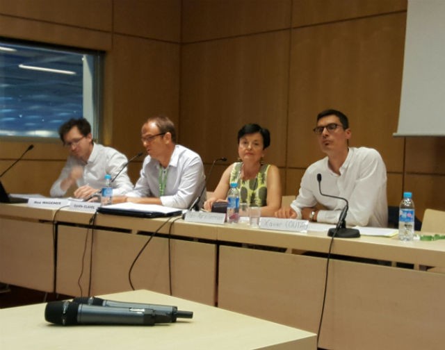 De gauche à droite, Noé Wagener (Biblidroit), Cyril Clavel (élève INET), Jane-Marie Hermann (FNCC) et Xavier Coutau (Bibiothèque départementale d'Eure-et-Loir ) débattent sur l'opportunité d'une loi sur les bibliothèques ©hg CC0