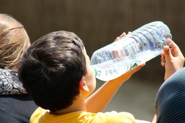 boy-drinking-from-bottle-738210_1280