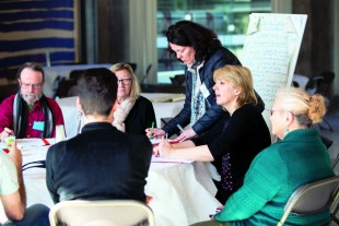 Rencontre des conseils citoyens indépendants en mairie lors d'un atelier "composition et renouvellement des conseils citoyens indépendants".