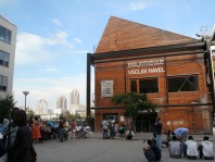 migrants biblio paris Vaclac Havel cr Jeanne Menjoulet CC BY 2.0