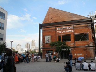 migrants biblio paris Vaclac Havel cr Jeanne Menjoulet CC BY 2.0