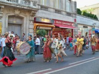 380 Parade Festival AVIGNON cr veronique pagnier cc0 - UNE