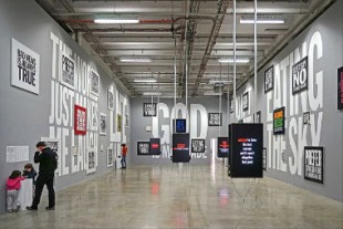 380 X 253 Salon poesie sonore et visuelle expo I love john gardiano palais tokyo 2015 cr JP Dalbera CC BY 2