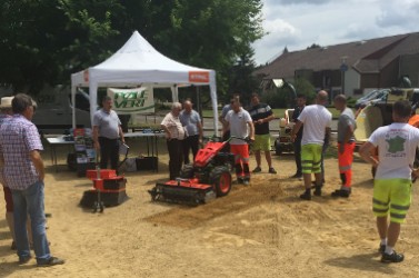 Avec l’aide des entreprises titulaires, le CDG40 a organisé plusieurs salons pour sensibiliser les communes au zéro phyto. Ici, à Roquefort, une des communes du département des Landes.
