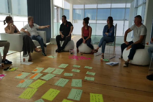 Les ambassadeurs résument le résultat des entretiens menés la veille, l'occasion de pointer les paradoxes du secteur des services à la personne