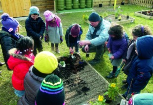 On note une forte demande d'animateurs enfance sur les bourses à l'emploi des centres de gestion.