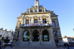 mairie à vendre