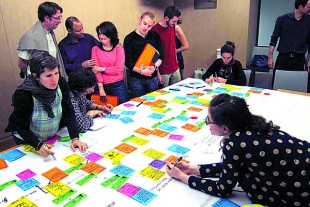 Le design des politiques publiques sous-tend une logique de coproduction. Ici, la cartographie du processus d'achat lors de la résidence "'repenser ensemble les achats durables" menée par la région Rhône-Alpes.