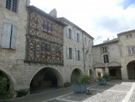 Lauzerte (Tarn-et-Garonne), Place des Cornières