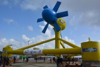 Un prototype d'hydrolienne Sabella en démonstration à Brest.