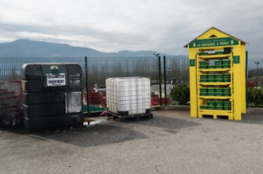 La Baraque a huile - decheterie - HD (2)