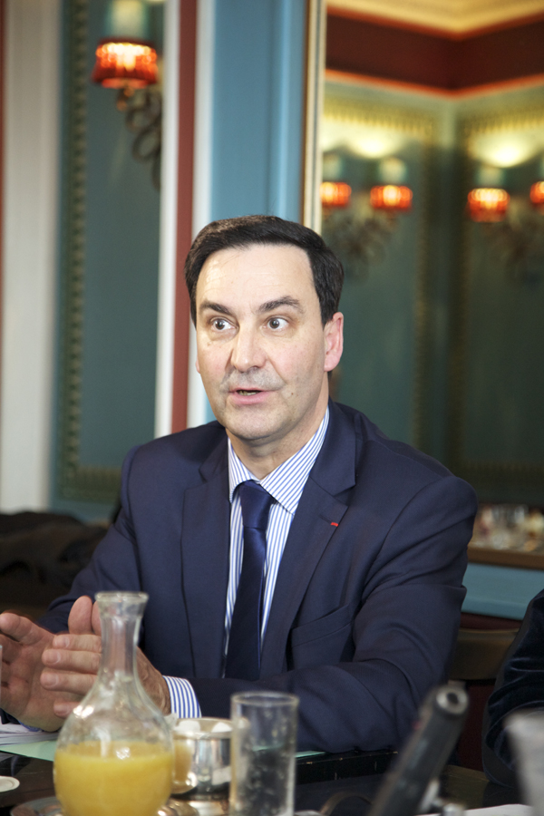 pintre-stephane-table-ronde-FPT