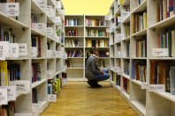 600x400-cc0-via-pixhere-bibliotheque-girl-building-reading-collection-training-student-1324291-pxhere-UNE