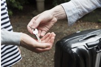 Airbnb_AdobeStock_123310130_1