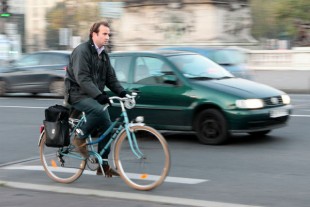 velo voiture en ville Une