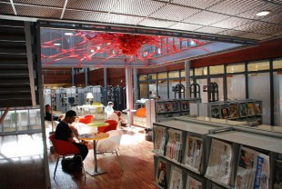 Médiathèque de Lourdes © Roland Darre CC BY SA 3.0