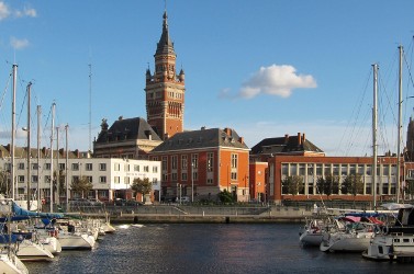 Dunkerque_hotel_de_ville_vu_port