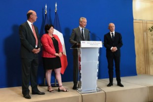 Eric Lombard (DG de la CDC), Sophie Errante (présidente de la commission de contrôle de la CDC), Bruno Le Maire (ministre de l'Economie et des Finances) et Philippe Wahl (PDG du groupe La Poste)