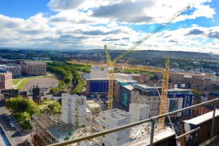 construction_chantier_grue_batiment_AdobeStock_188851267