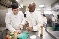 Les apprentis sont notamment recherchés pour occuper des postes de cuisinier