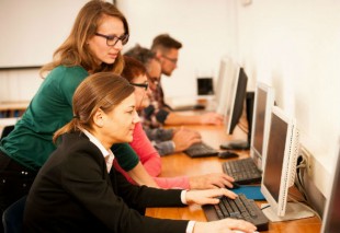 ordinateur-apprentissage-Samo Trebizan-AdobeStock_104299905