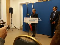 Elisabeth Borne a reçu du député Benoît Simian le rapport sur les trains à hydrogène