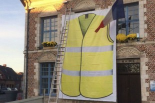 gilets-jaunes-Morbecque-mairie