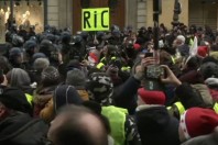 RIC-referendum-citoyen-giletsjaunes-pancartes-manif