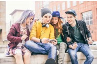 smartphone-jeunesse-OneInchPunch-AdobeStock - UNE