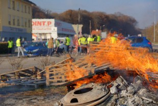 feu gilets jaunes