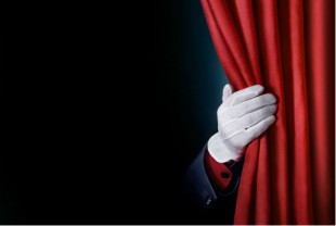 Kurt Kleemann-AdobeStock-spectacle-theatre-UNE