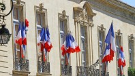 Façade_drapeaux_français