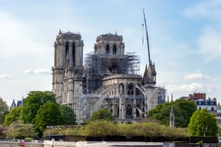 NotreDamedeParis-UlyssePixel - AdobeStock_2630584646-UNE