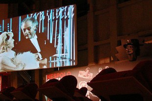 380 X 253 cinema - UNE